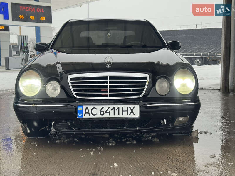 Седан Mercedes-Benz E-Class 2001 в Сарнах