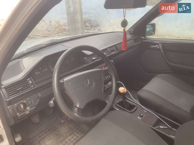 Седан Mercedes-Benz E-Class 1995 в Южном фото 2 Седан Mercedes-Benz E-Class 1995 в Южном