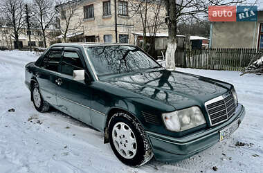 Седан Mercedes-Benz E-Class 1994 в Черновцах