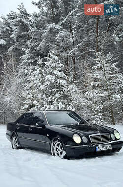 Седан Mercedes-Benz E-Class 1999 в Радивиліві