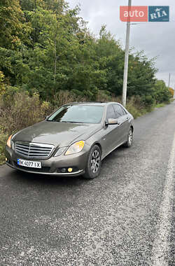 Седан Mercedes-Benz E-Class 2010 в Ровно