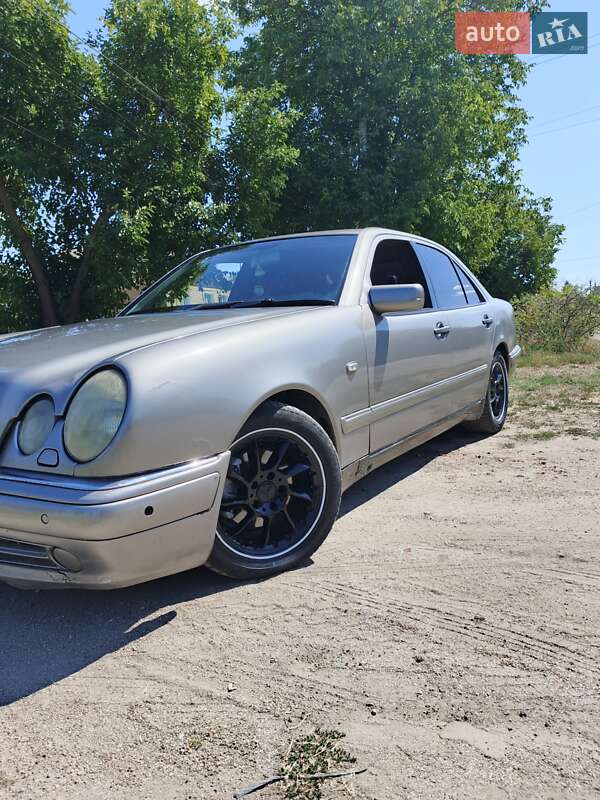Mercedes-Benz E-Class 1998