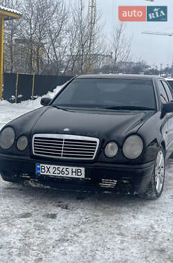 Седан Mercedes-Benz E-Class 1998 в Хмельницком