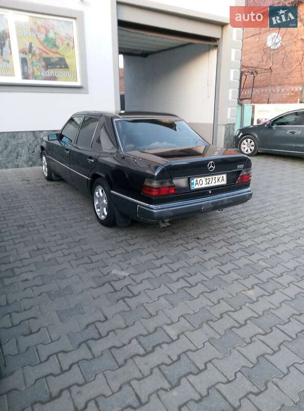 Mercedes-Benz E-Class 1993 Mercedes-Benz E-Class 1993