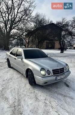 Седан Mercedes-Benz E-Class 1996 в Косове
