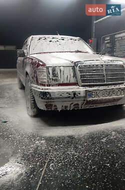 Седан Mercedes-Benz E-Class 1988 в Луцьку