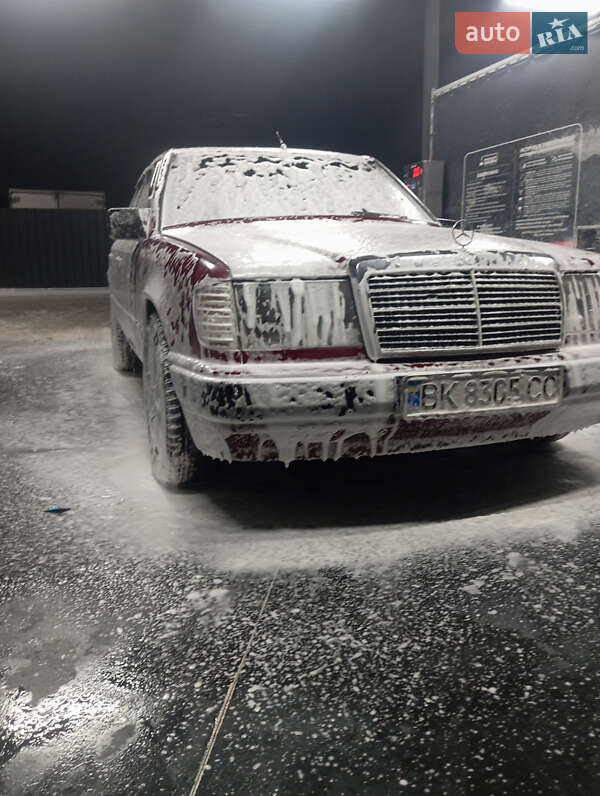 Mercedes-Benz E-Class 1988