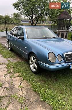 Седан Mercedes-Benz E-Class 1998 в Вижниці