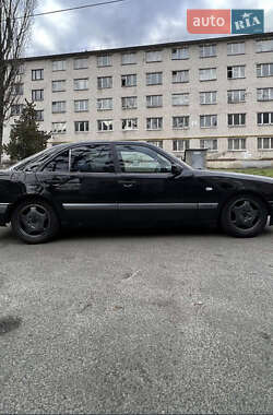 Седан Mercedes-Benz E-Class 1997 в Николаеве