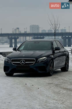 Седан Mercedes-Benz E-Class 2016 в Києві