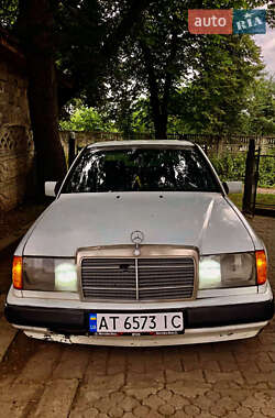 Седан Mercedes-Benz E-Class 1987 в Галиче