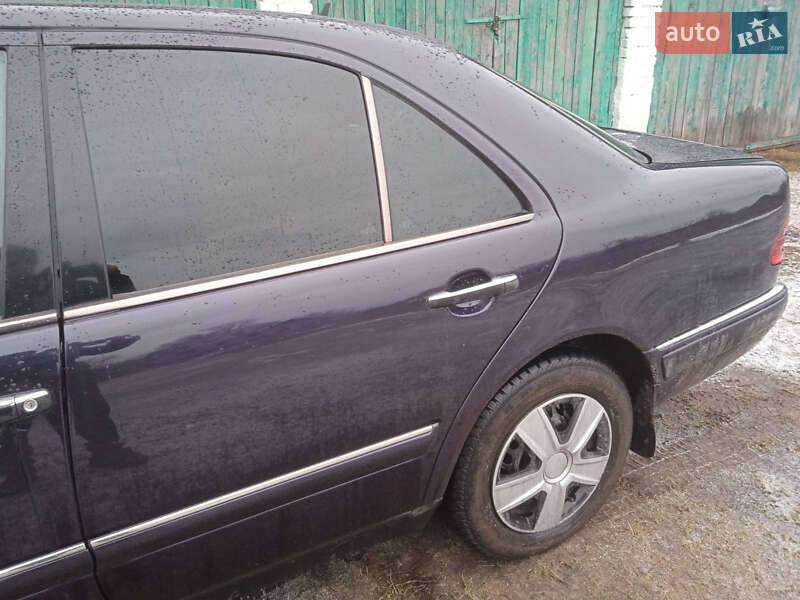Седан Mercedes-Benz E-Class 1997 в Сребном