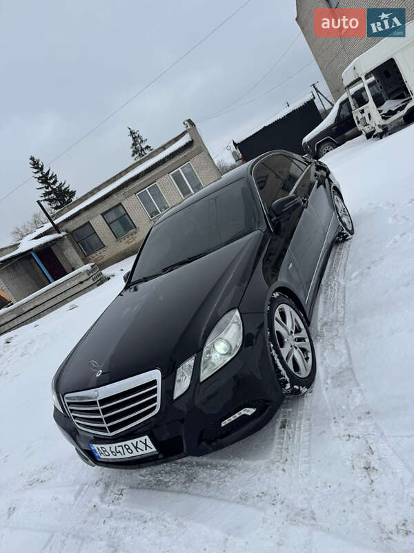 Седан Mercedes-Benz E-Class 2010 в Гайсине