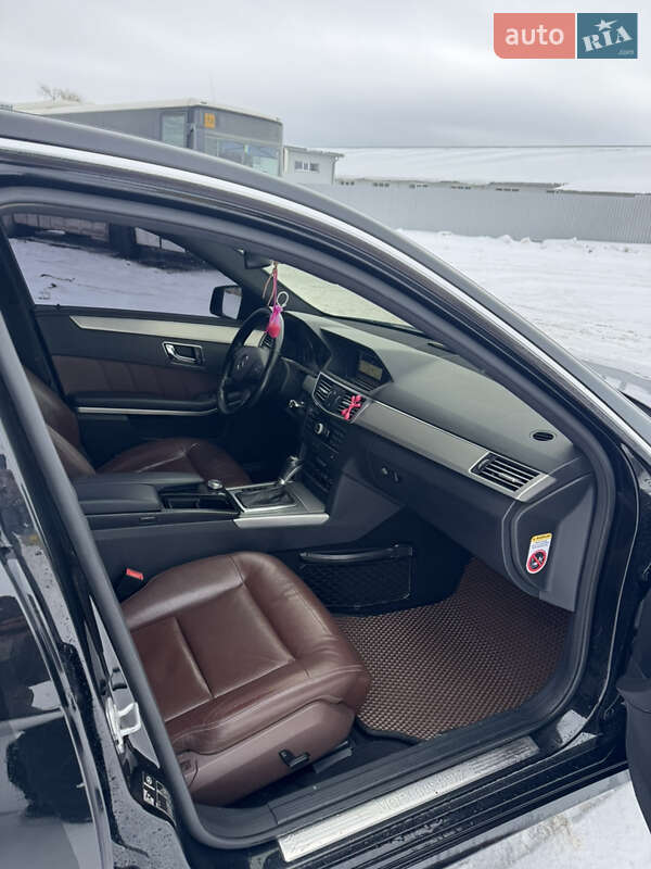 Седан Mercedes-Benz E-Class 2010 в Гайсине