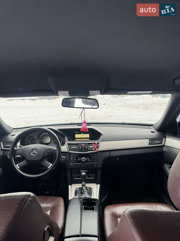 Седан Mercedes-Benz E-Class 2010 в Гайсине