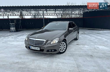 Седан Mercedes-Benz E-Class 2010 в Полонному