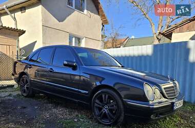 Седан Mercedes-Benz E-Class 2000 в Стрию