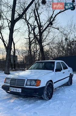 Седан Mercedes-Benz E-Class 1988 в Чернівцях