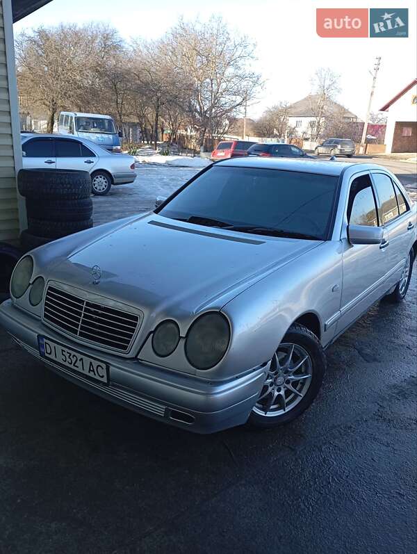 Седан Mercedes-Benz E-Class 1997 в Кицмани