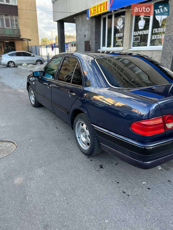 Mercedes-Benz E-Class 1996 Mercedes-Benz E-Class 1996