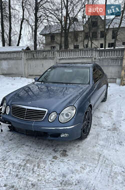 Седан Mercedes-Benz E-Class 2004 в Баре