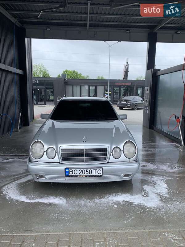 Mercedes-Benz E-Class 1998 Mercedes-Benz E-Class 1998