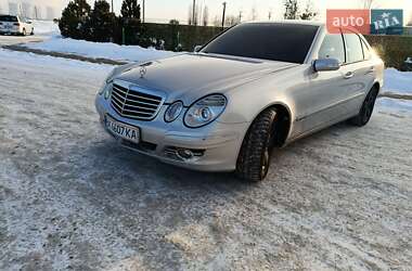 Седан Mercedes-Benz E-Class 2004 в Вараше