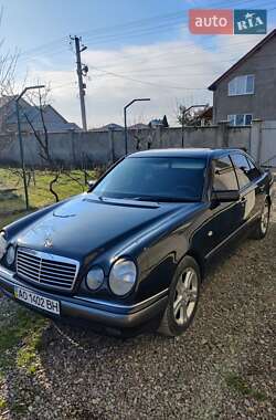 Седан Mercedes-Benz E-Class 1998 в Виноградове