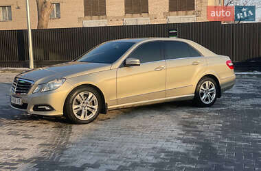 Седан Mercedes-Benz E-Class 2009 в Днепре