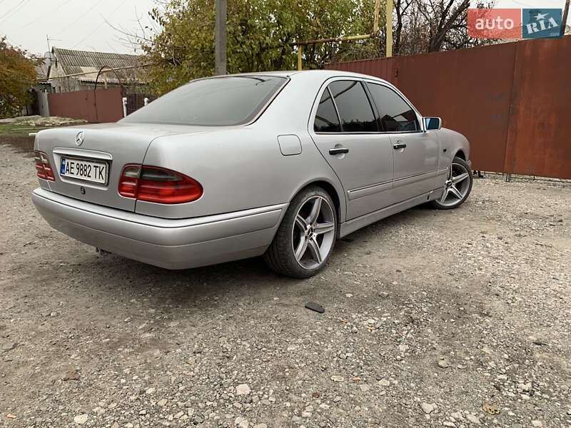 Mercedes-Benz E-Class 1995