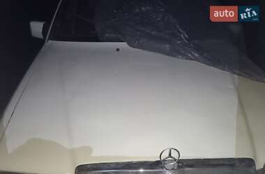 Седан Mercedes-Benz E-Class 1991 в Львове