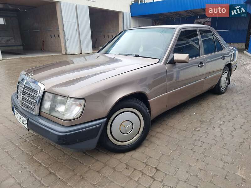Mercedes-Benz E-Class 1989