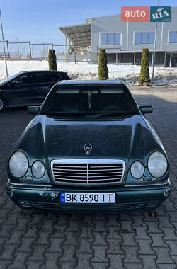 Седан Mercedes-Benz E-Class 1998 в Рівному