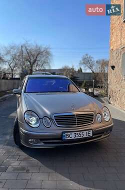 Седан Mercedes-Benz E-Class 2004 в Львове