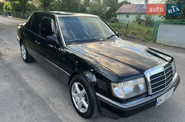 Седан Mercedes-Benz E-Class 1990 в Львові