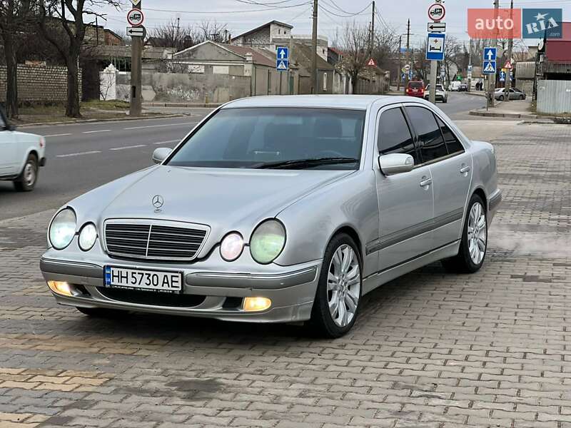 Mercedes-Benz E-Class 2000