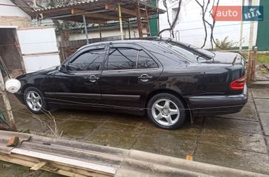 Седан Mercedes-Benz E-Class 2001 в Виноградове