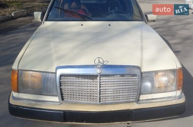 Седан Mercedes-Benz E-Class 1991 в Львове