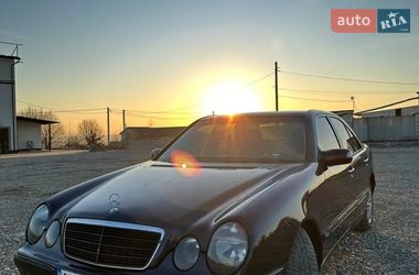 Седан Mercedes-Benz E-Class 2000 в Снятине