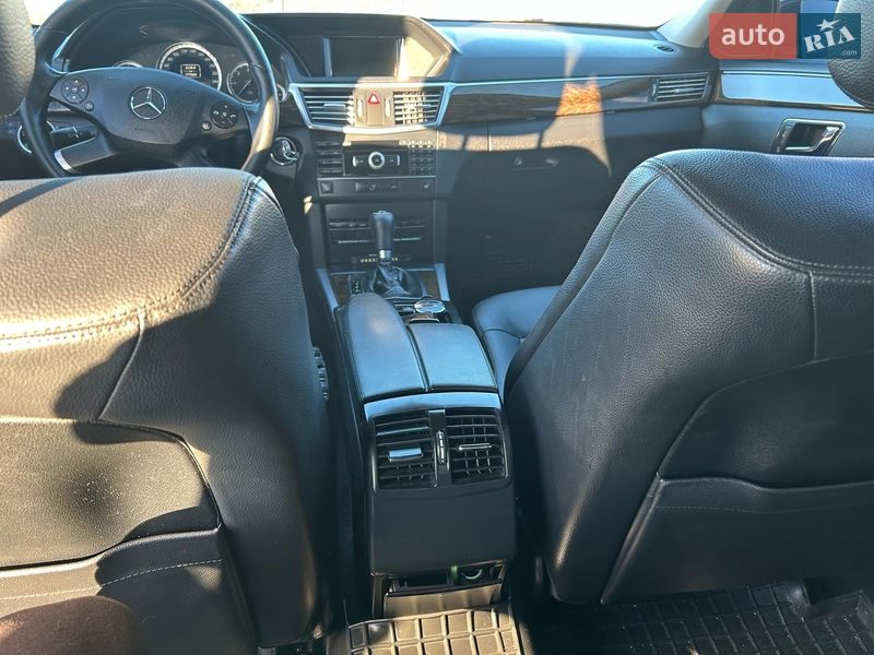 Седан Mercedes-Benz E-Class 2011 в Ровно
