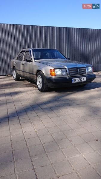Mercedes-Benz E-Class 1989 Mercedes-Benz E-Class 1989