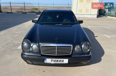 Седан Mercedes-Benz E-Class 1999 в Южному