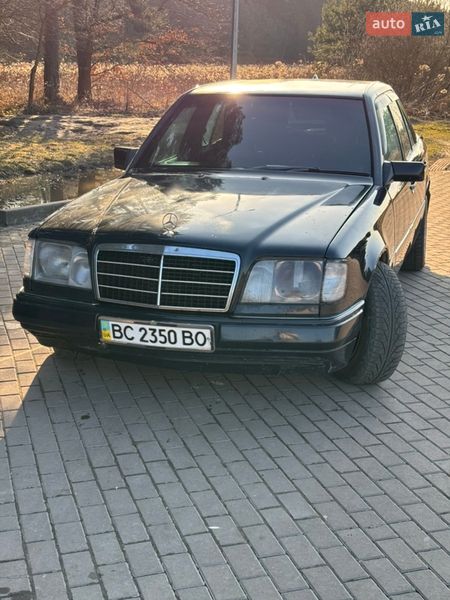 Седан Mercedes-Benz E-Class 1988 в Яворове