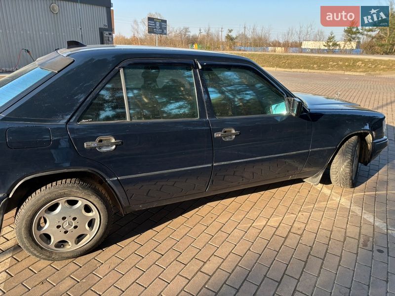 Седан Mercedes-Benz E-Class 1988 в Яворове