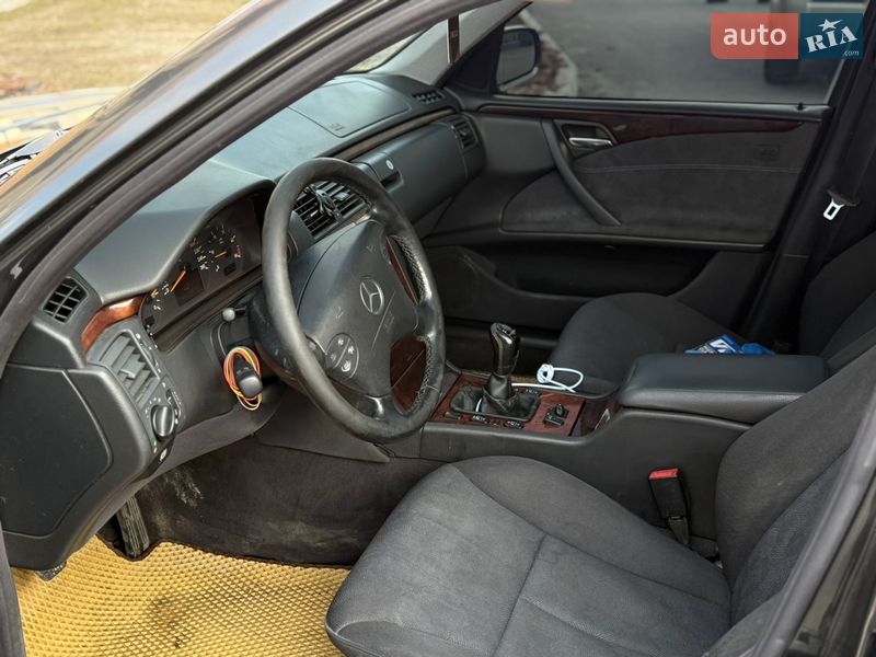 Седан Mercedes-Benz E-Class 2000 в Тернополе