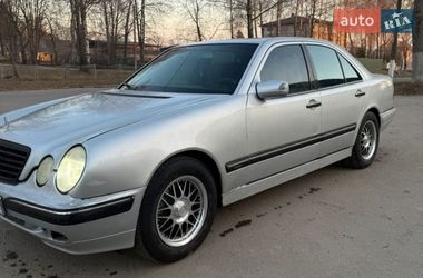Седан Mercedes-Benz E-Class 1998 в Млиніві