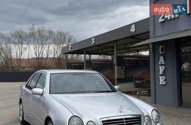 Седан Mercedes-Benz E-Class 2000 в Иршаве