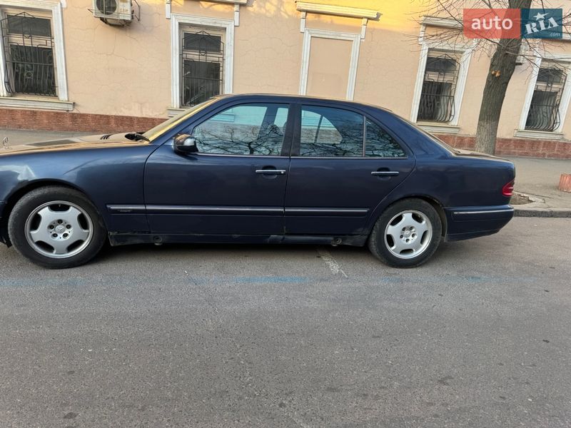 Mercedes-Benz E-Class 2000