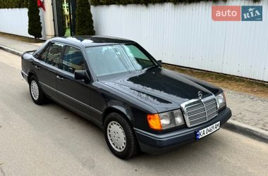 Седан Mercedes-Benz E-Class 1989 в Києві