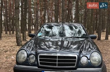 Седан Mercedes-Benz E-Class 1996 в Кременчуге
